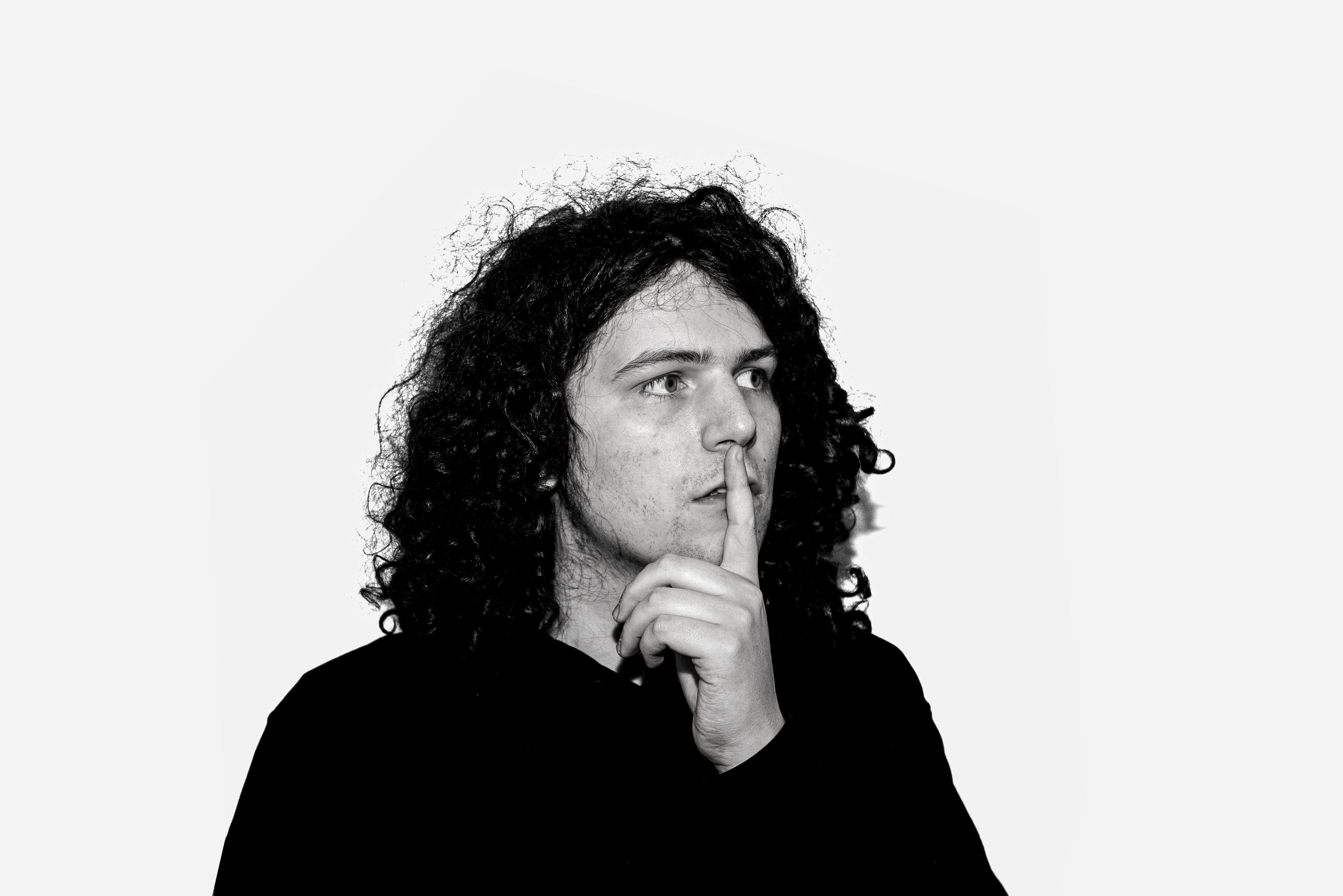 Foto von "Paul Laga" in nachdenklicher Pose